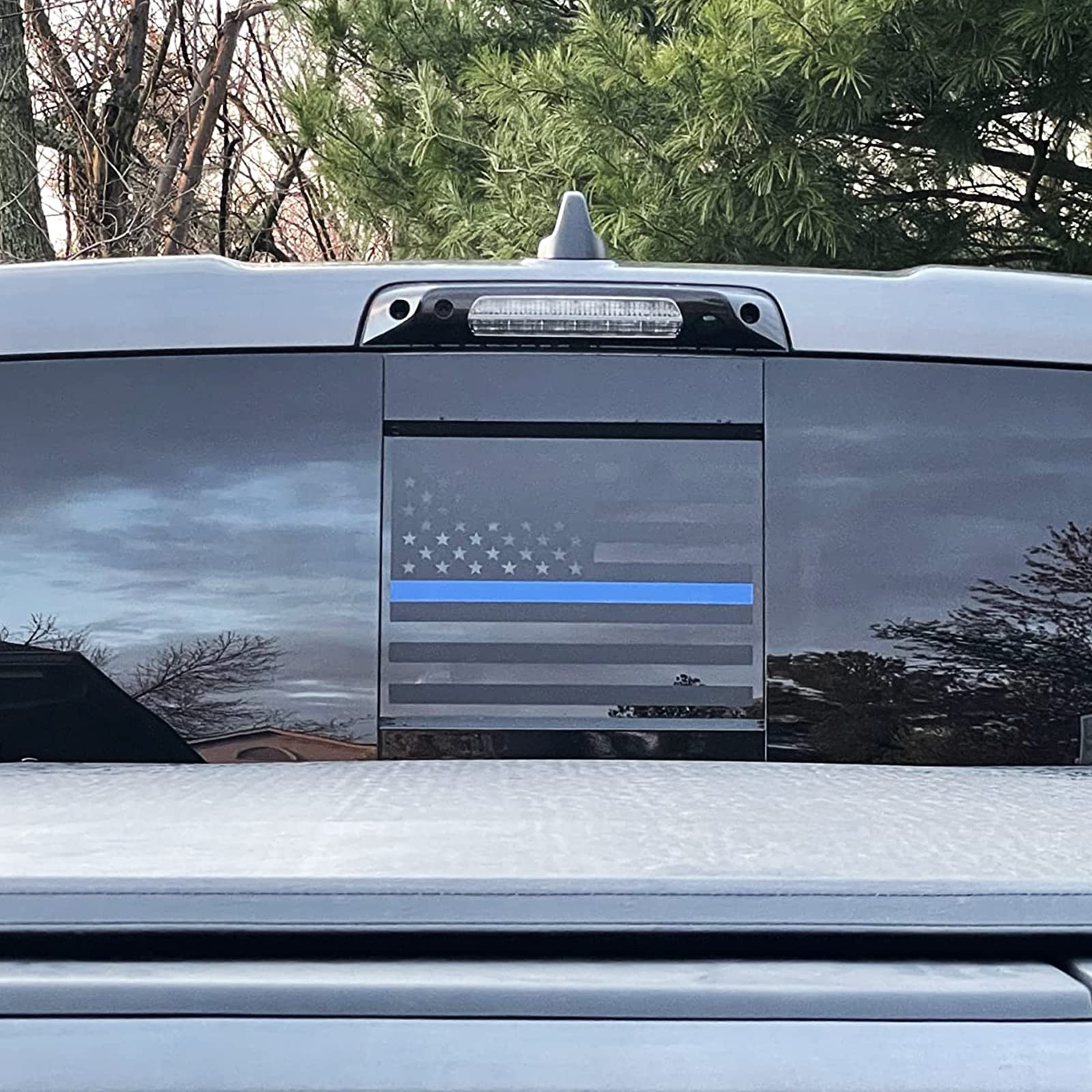 Xinghe patriotic truck decal enhances vehicle style with subtle flair