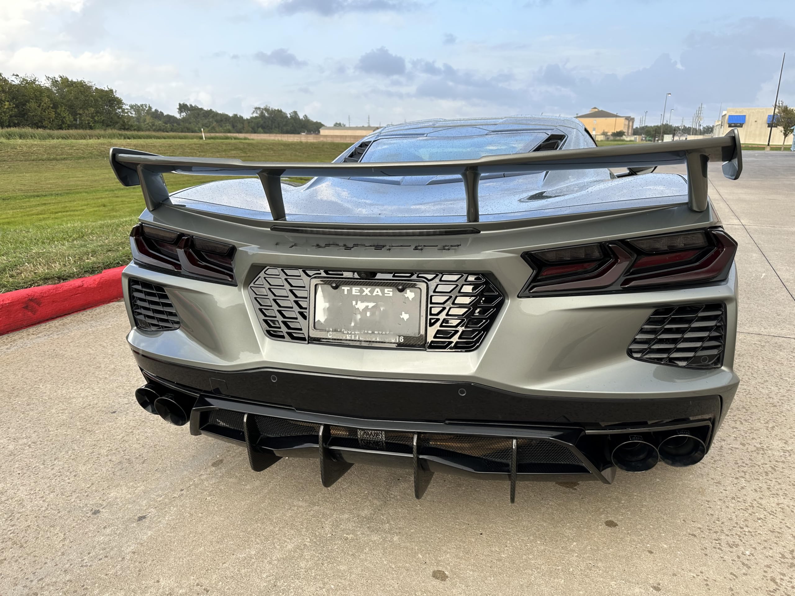 Premium aluminum-plastic material resists rust and shields the license area.