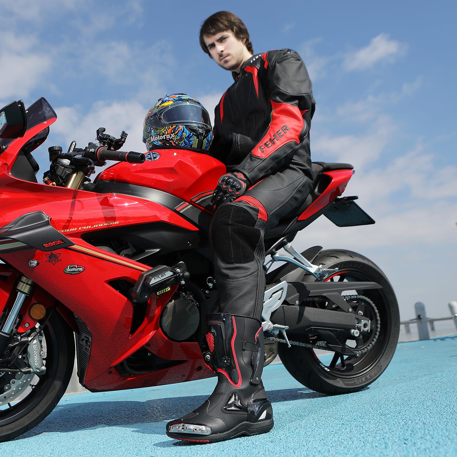 Zeozoom motorcycle boots side view highlighting anti-slip sole for grip
