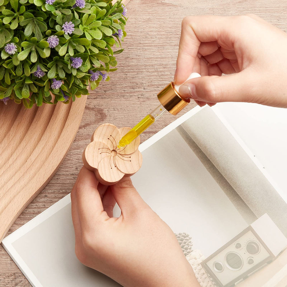 Zubebe Aroma wood diffuser magnet clip securing the device